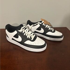 Nike Women's Black and White Athletic Shoes